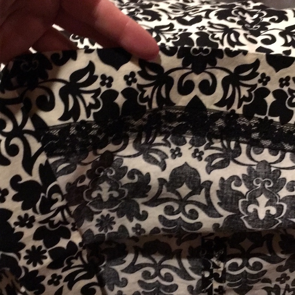Size 8 Skirt Fleur De Lis Print - Picture 4 of 4